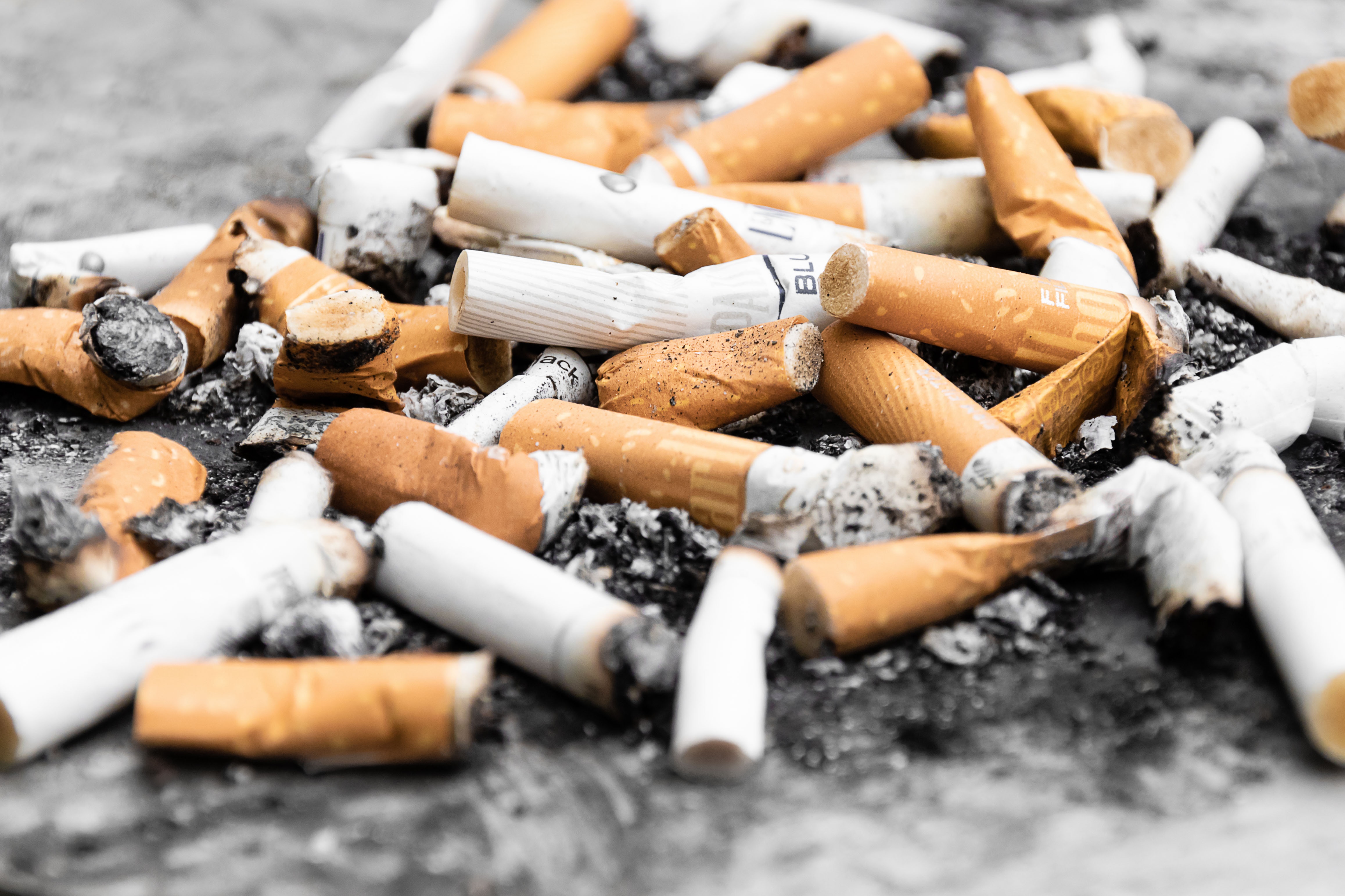 Smoke (Paweł Czerwiński/Unsplash)