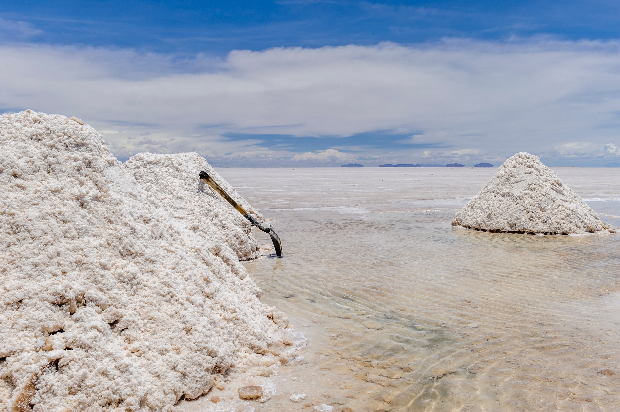 lithium (Photo by Alexander Schimmeck on Unsplash)