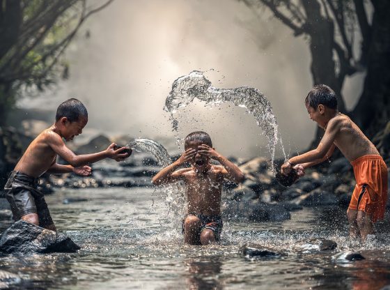 children (Sasin Tipchai from Pixabay)