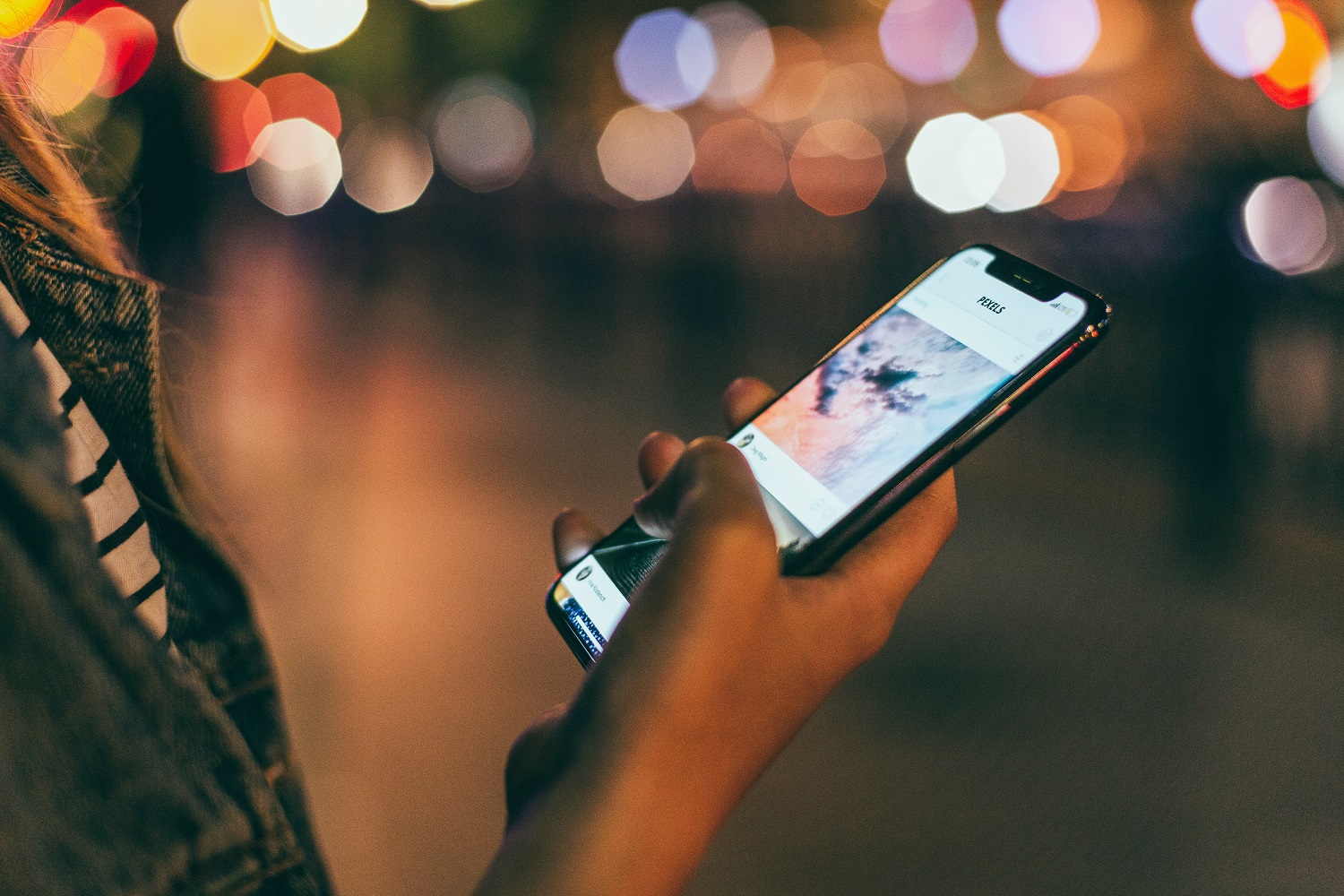 app (Daria Shevtsova from Pexels)