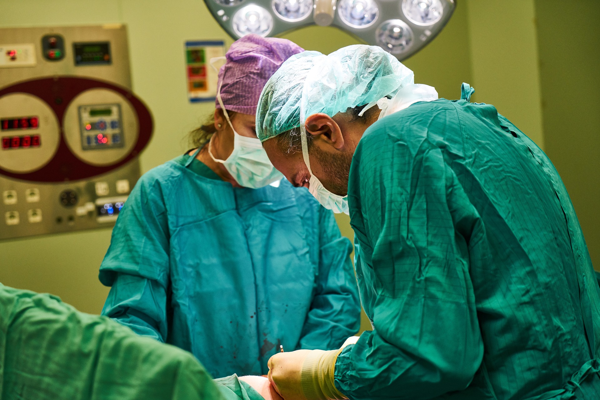 Surgery (Engin Akyurt from Pixabay)