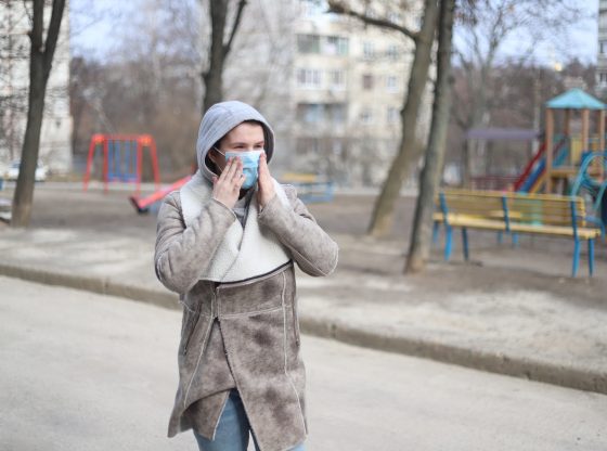woman-wearing-face-mask-3973873 (Photo by EVG photos from Pexels)