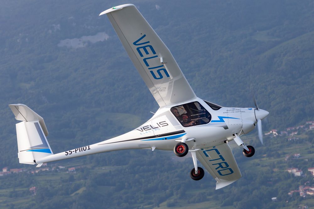 Velis Electro in Flight (Velis Electro)