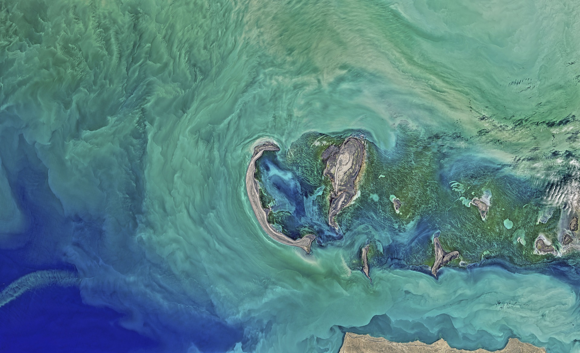 Caspian Sea (StockSnap from Pixabay)
